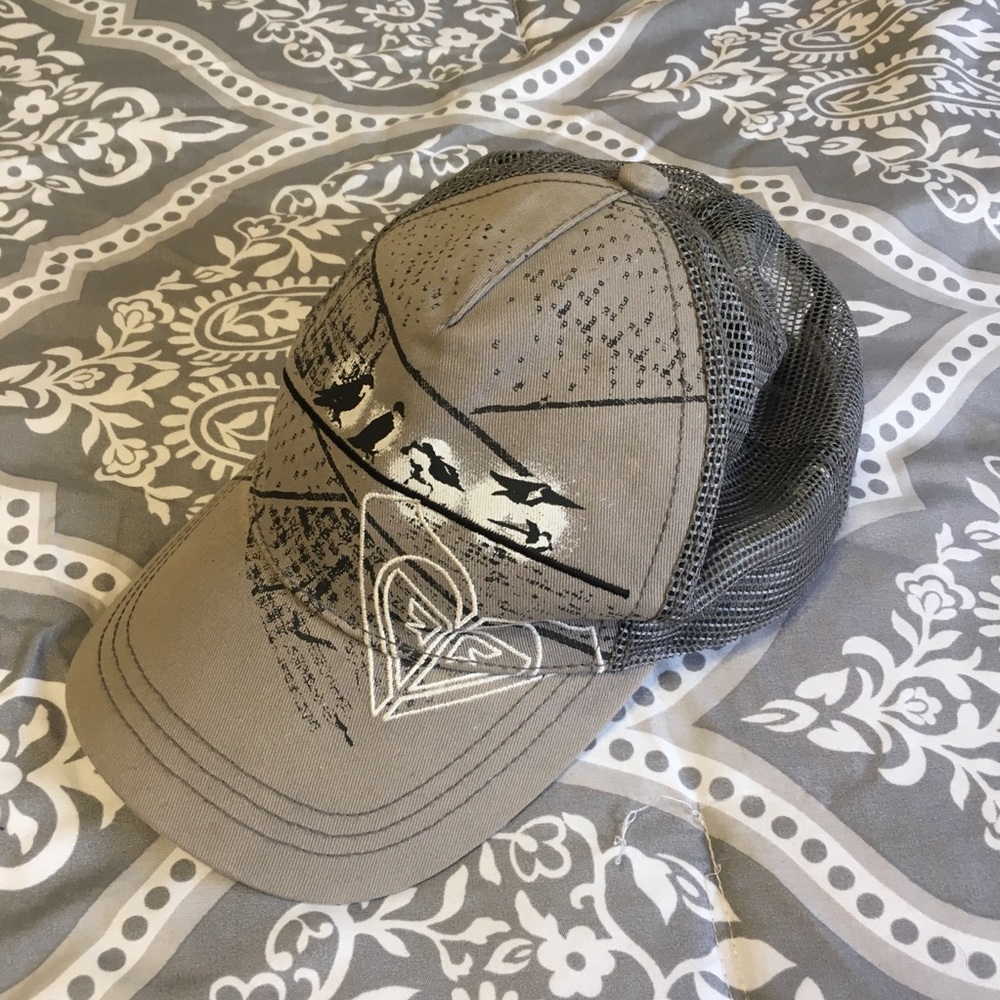 Roxy trucker hat